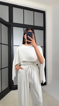 Beyaz Pelerin Detaylı Bluz Beli Lastikli Pantolon İkili Tasarım Modal Takım GAUS-01499GAUSTAKIMGAUS-01499