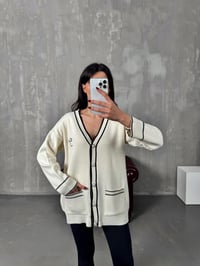Poly Krem İnci Düğmeli Fiyonk İşlemeli HırkaGausHIRKAGU00904011