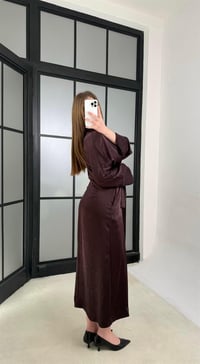 Mürdüm Kuşaklı Yırtmaçlı Premium Saten Elbise GAUS-01240GAUSELBİSEGAUS-01240