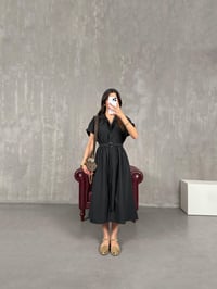 Siyah Ön Düğmeli Kuşaklı Beli Lastikli Gömlek Yaka Elbise Gaus00178GausELBİSEGU1001413