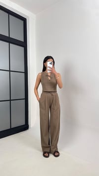Kahve Yaka Bağlama Detaylı Üst Beli Lastikli Cepli Pantolon ZR Muadil Keten Takım Gaus00398GausTAKIMGU1001934