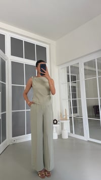 Açık Yeşil Gold Toka Detaylı Bluz Pantolon İkili Tencel Takım GAUS-01825GAUSSuitsGAUS-01825