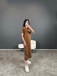 Kalio Kahve Polo Yaka Yırtmaçlı Uzun ElbiseGausELBİSEGU004446