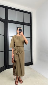 Haki Yırtmaç Detaylı Tencel Elbise GAUS-01405GAUSELBİSEGAUS-01405