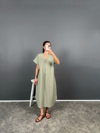 Anita Haki V Yaka Premium Midi Keten ElbiseGausELBİSEGU008687