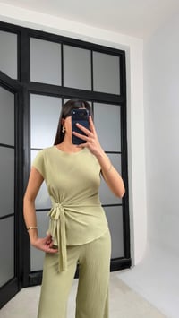 Açık Yeşil Bağlama Detaylı Bluz Beli Lastikli Pantolon Krinkıl Kumaş Takım GAUS-01308GAUSSuitsGAUS-01308