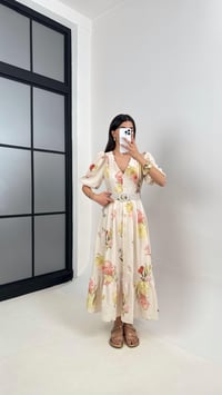 Taş V Yaka Turuncu Çiçek Desenli Astarlı Balon Kol Kemerli Elbise Gaus00394GausELBİSEGU1001924
