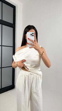 Beyaz Asimetrik Kesim Bluz Beli Lastikli Pantolon Tasarım Keten Takım Gaus00462GausTAKIMGU1002082