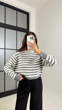 Gri Çizgili Yumuşak Triko Kazak GAUS-00540GAUS الكنزات GAUS-00540