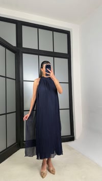 Lacivert Boyundan Bağlamalı Astarlı Pileli Tasarım Elbise GAUS-01363GAUSELBİSEGAUS-01363