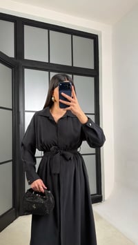 Siyah Beli Lastikli Kuşaklı Tencel Elbise GAUS-01286GAUSELBİSEGAUS-01286