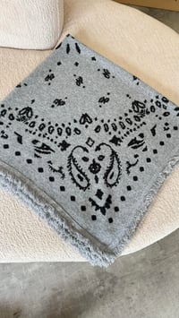 Siyah Desenli Muadil Triko Şal GAUS-00907GAUSŞal & FularGAUS-00907