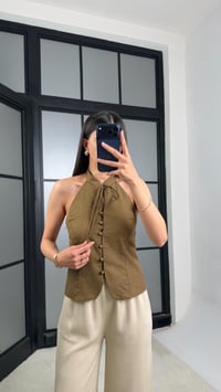 Kahve Boyundan Bağlamalı Düğmeli Keten Bluz GAUS-01422GAUSBLUZGAUS-01422