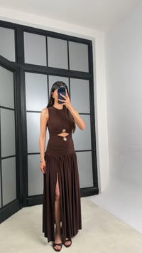 Acı Kahve Gold Toka Detaylı Yırtmaçlı Premium Elbise GAUS-01530GAUSELBİSEGAUS-01530