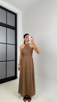 Kahve Çapraz Boyundan Bağlamalı Sırt Dekolteli Keten Elbise Gaus00597GausELBİSEGU1002396