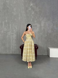 Sarı Bej Kemerli Straplez Arka Lastikli Elbise Gaus00199GausELBİSEGU1001468