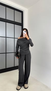 Antrasit Asimetrik Yaka Bluz Beli Lastikli Pantolon İkili Gofre Kumaş Takım GAUS-00170GAUSTAKIMGAUS-00170