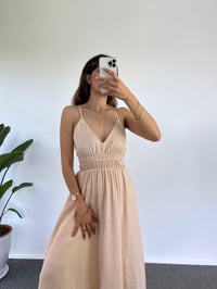 Alina Bej İp Askılı Lastikli Uzun ElbiseGausELBİSEGU001272