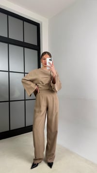 Camel Asimetrik Yaka Yan Düğme Detaylı Gömlek Beli Lastikli Pantolon Tensel Takım GAUS-01163GAUSTAKIMGAUS-01163