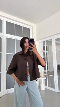 Kahve Yarım Kol Tasarım Düğmeli Trençkot GAUS-01993GAUSمعاطف الترنشكوت GAUS-01993