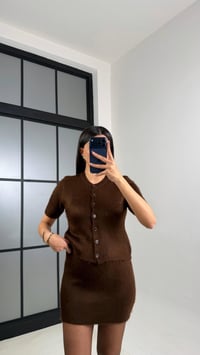 Kahve Kısa Kol Düğmeli Bluz Beli Lastikli Etek İkili Triko Takım GAUS-00822GAUSTAKIMGAUS-00822