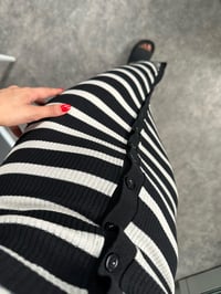 Joyo Siyah Beyaz Çizgili Sırt Dekolteli Sıfır Kol Triko Polo Yaka ElbiseGausELBİSEGU008855