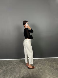 Vion Beyaz Krep Kumaş Kemerli Havuç ZR Model PantolonGausPANTOLONGU008807