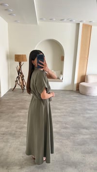 Yeşil Polo Yaka Kuşaklı Tencel Kumaş Elbise GAUS-01429GAUSELBİSEGAUS-01429