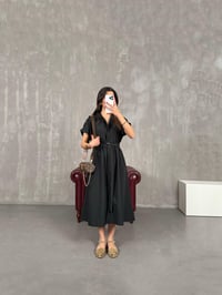 Siyah Ön Düğmeli Kuşaklı Beli Lastikli Gömlek Yaka Elbise Gaus00178GausELBİSEGU1001413