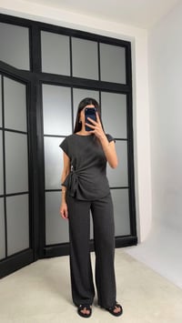 Antrasit Bağlama Detaylı Bluz Beli Lastikli Pantolon Krinkıl Kumaş Takım GAUS-01308GAUSSuitsGAUS-01308