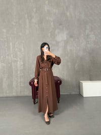 Sandra Kahve Taş Düğmeli Kuşaklı ElbiseGausELBİSEGU100390