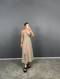  Uxor Vizon Askılı Yırtmaçlı Uzun ZR Model Keten ElbiseGausELBİSEGU008662