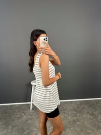 Beyaz Lacivert Çizgili U Yaka Salaş Sıfır Kol TshirtGausTSHIRTGU008378