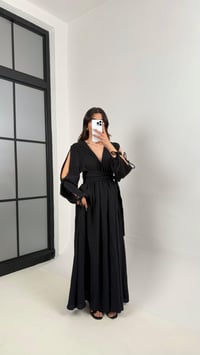 Siyah V Yaka Yırtmaçlı Kol Bağlama Detaylı Müslin Elbise Gaus00386GausELBİSEGU1001900