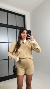 Bej Gömlek Detaylı Kazak Şort Saç Örgülü Takım GAUS-01046GAUSTAKIMGAUS-01046