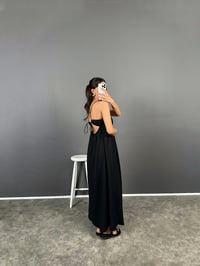 Cali Siyah Askılı Çapraz Bağlamalı Keten ElbiseGausELBİSEGU008688
