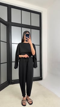 Siyah Pelerin Detaylı Bluz Beli Lastikli Pantolon İkili Tasarım Modal Takım GAUS-01499GAUSTAKIMGAUS-01499