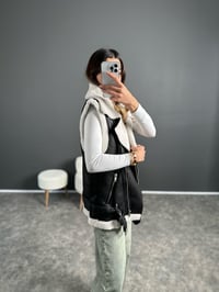 Siu Siyah İçi Beyaz Kürklü Yelek GausYELEKGU002776