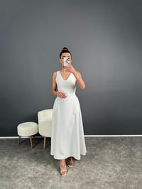 Beyaz Kloş V Yaka Basic Uzun Cepli ElbiseGausELBİSEGU007197