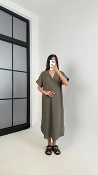 Haki V Yaka Tensel Kırışık Kumaş Basic Elbise Gaus00436 GausELBİSEGU1002028