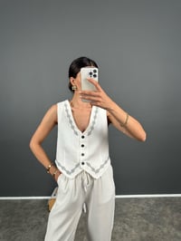 Olist Beyaz Nakışlı Astarlı Yelek GausYELEKGU008418