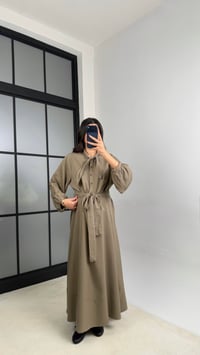 Haki Fular Detaylı Kuşaklı İthal Kumaş Elbise GAUS-01155GAUSDressesGAUS-01155