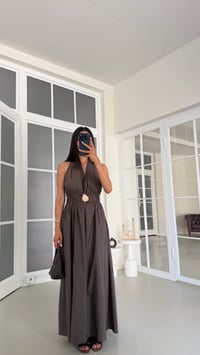 Kahve Boyundan Bağlamalı Beli Lastikli Toka Detaylı Cepli Tencel Elbise GAUS-01798GAUSELBİSEGAUS-01798