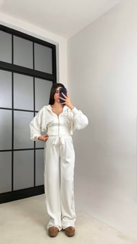 Beyaz Saten Detaylı Hırka Beli Lastikli Pantolon Tasarım Takım GAUS-01096GAUSTAKIMGAUS-01096
