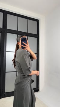 Antrasit Yırtmaç Detaylı Tencel Elbise GAUS-01405GAUSELBİSEGAUS-01405