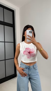 Beyaz Çiçek Baskılı Modal Kumaş Crop Gaus00666GausTSHIRTGU1002537