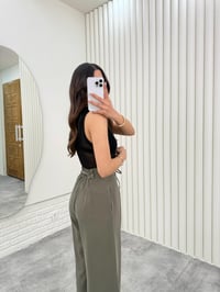 Haki Kuşaklı Tensel Kırışık Kumaş Palazzo Pantolon Gaus00302GausPANTOLONGU1001692