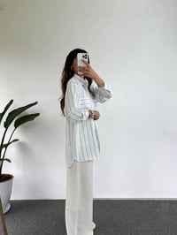Beyaz Mavi Çizgili Cepli Oversize Gömlek GausGÖMLEKGU001001