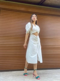 Beyaz Ön Dekolteli Astarlı ElbiseGausELBİSEGU00387