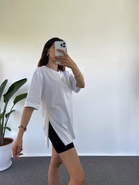 Beyaz Yırtmaçlı Oversize Tshirt GausTSHIRTGU001120